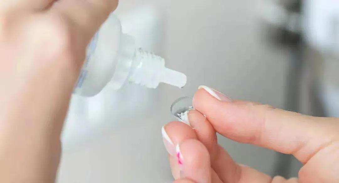 美瞳很伤眼，该如何正确使用美瞳？