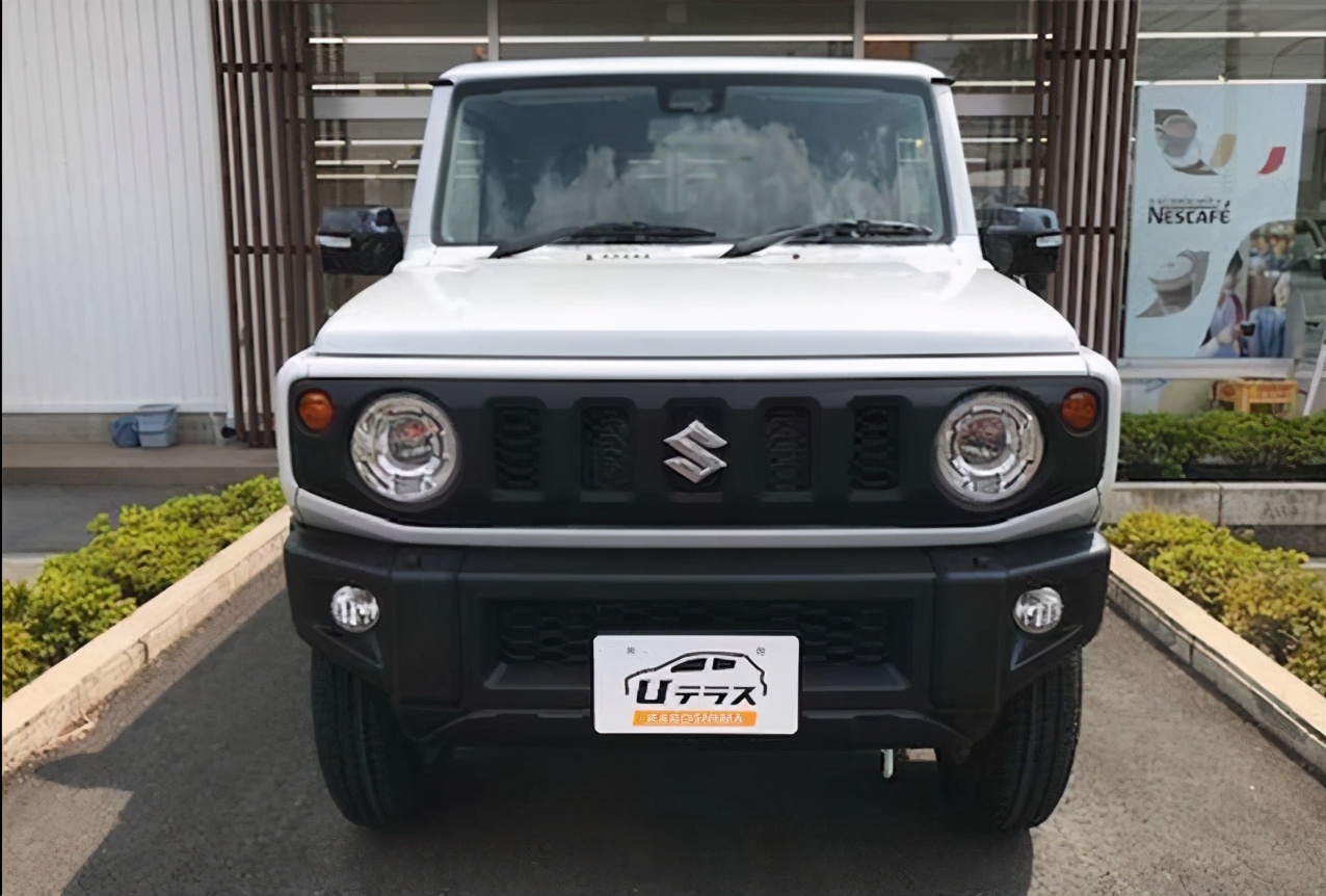 0t,全新铃木吉姆尼亮相,油耗6升,四驱越野更霸气