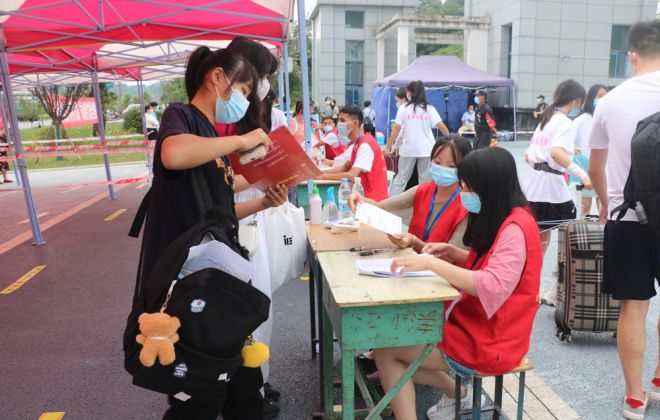 达州中医药职业学院迎新有“心”意:圆学子梦 筑家之暖