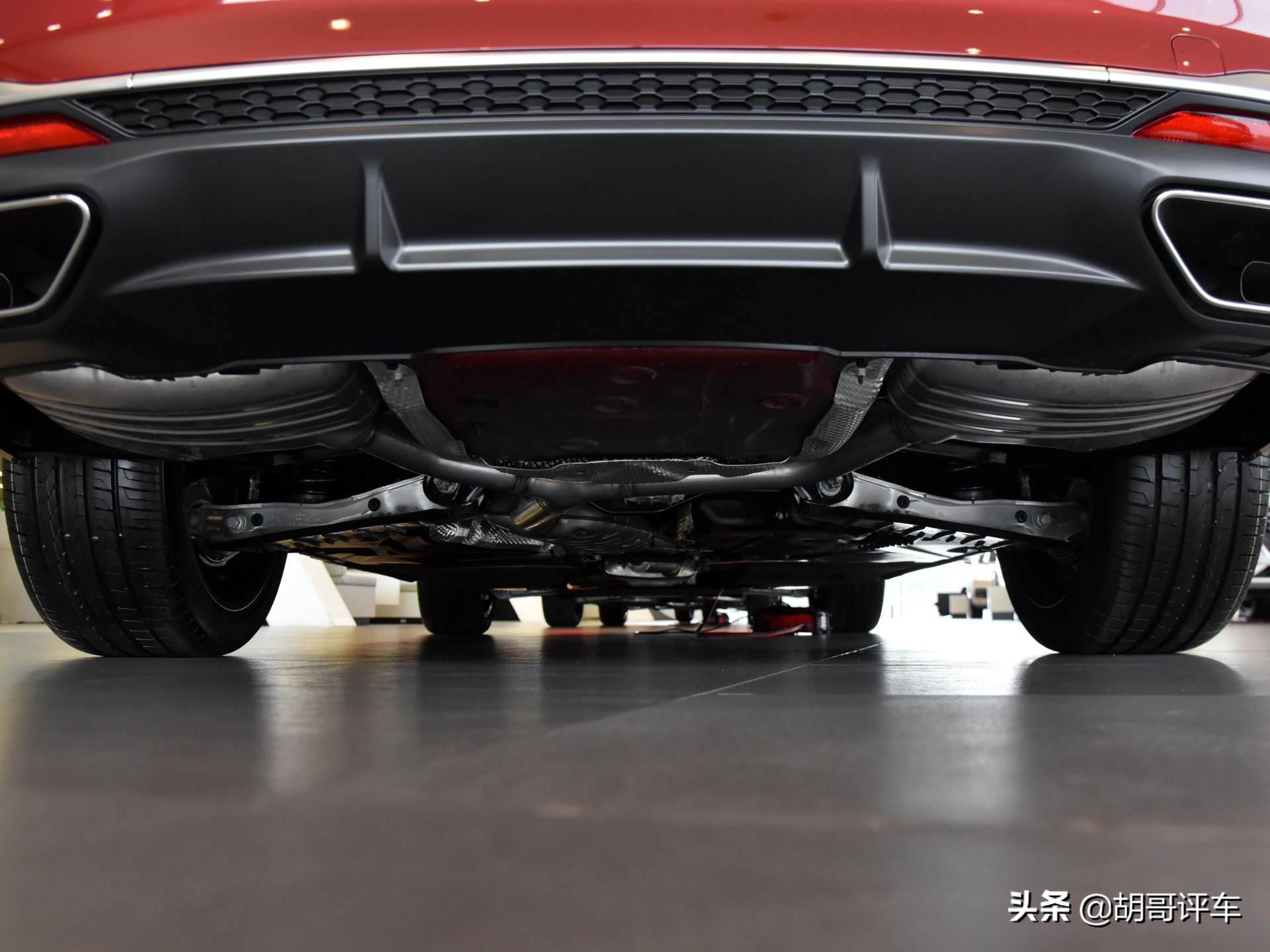 轴距超2.9米，颜值高，零百8s内，带你看奥迪A4L