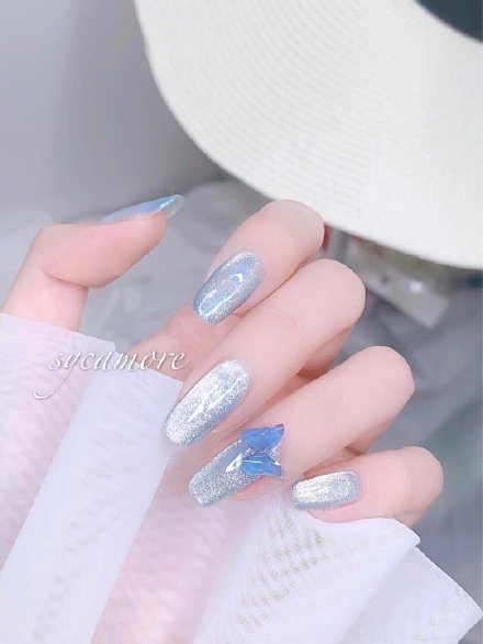 今年夏天最仙的美甲样式!冰透极光猫眼甲!让星河荡漾在指尖