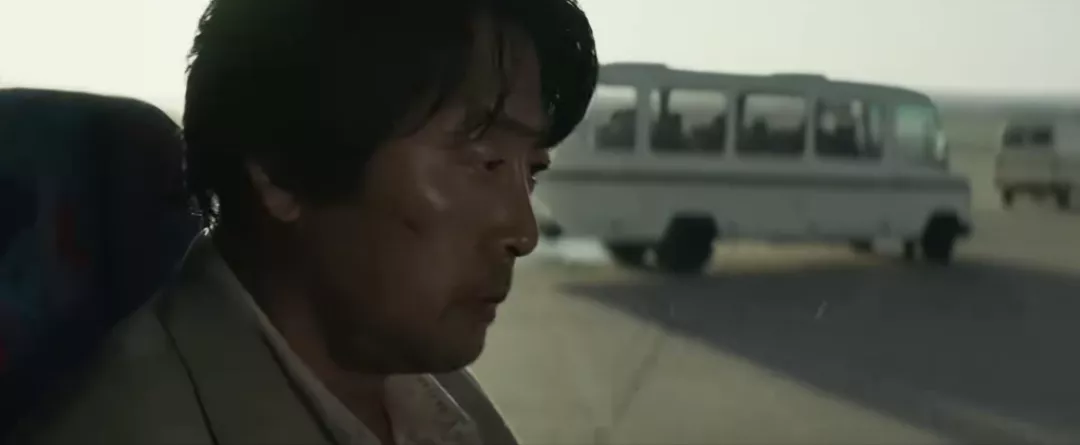 2021最好看的韩影《摩加迪沙》真实改编,讽刺与悲悯的克制表达
