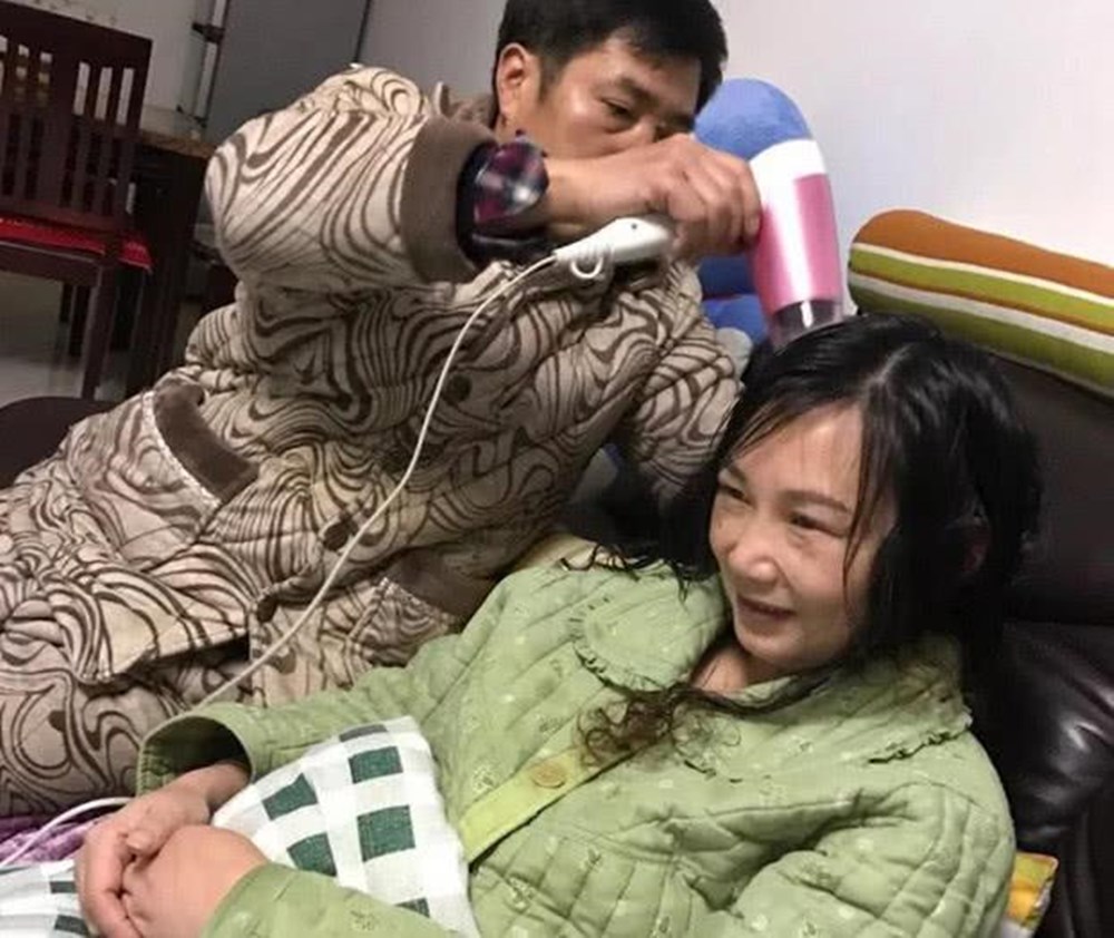 女儿偷拍爸妈吵架，嗑着瓜子准备“看戏”，结局：小丑竟是我自己