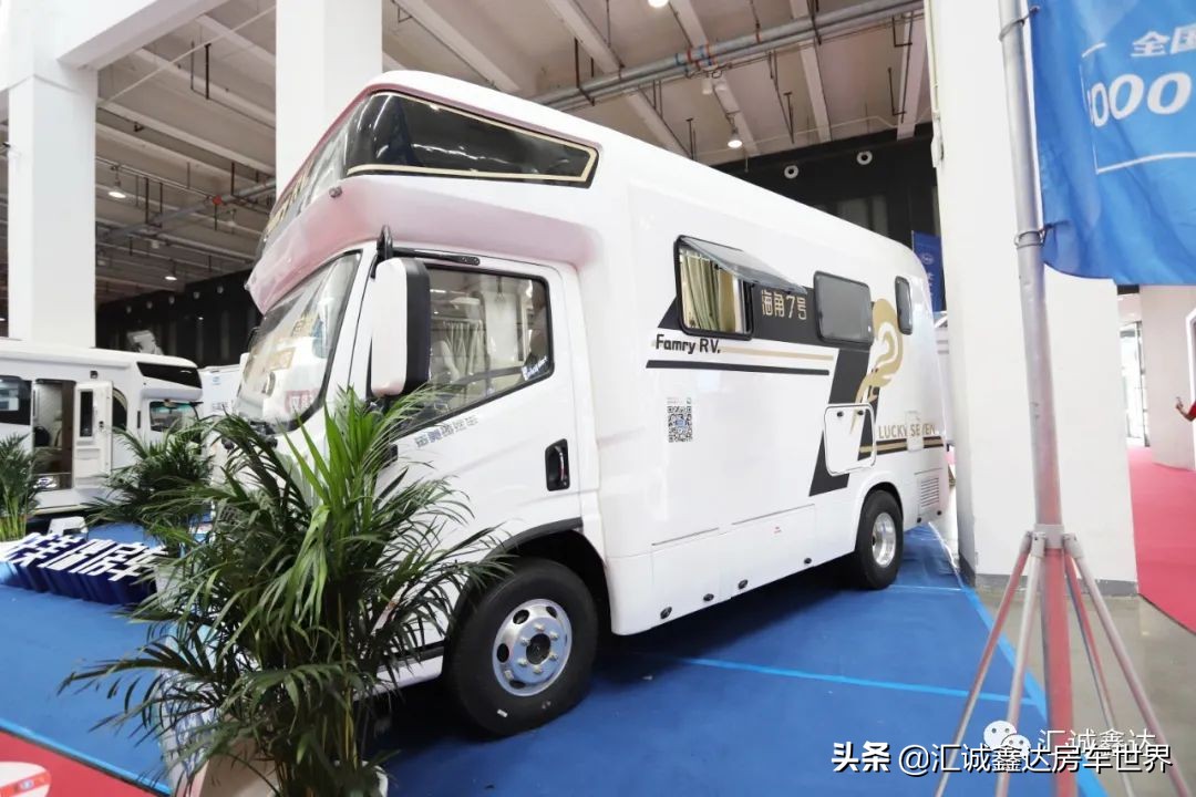 新款上汽轻卡房车发布!48v电路 独立衣帽间,还带封闭式后厨卫