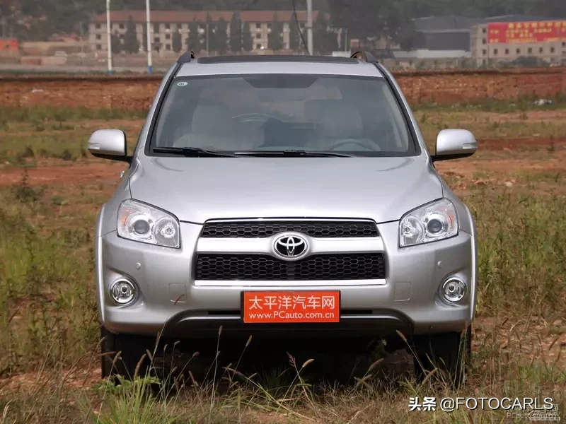 实拍第四代丰田RAV4荣放，近七年改款，小书包不在你不买？