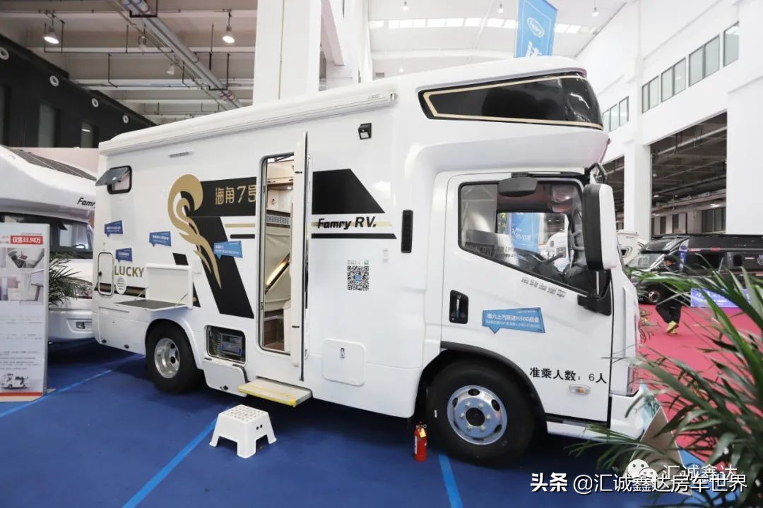 新款上汽轻卡房车发布!48v电路 独立衣帽间,还带封闭式后厨卫