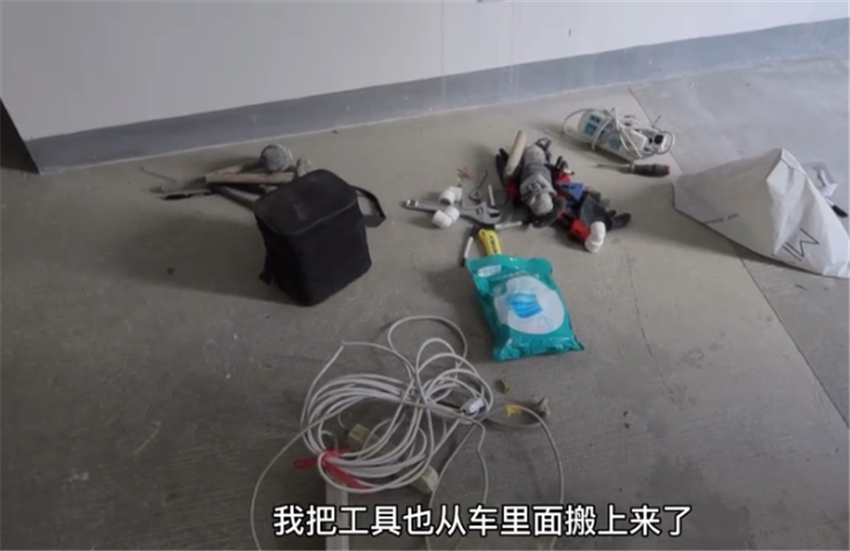 90后小伙租毛坯房爆改，10天仅花3万就装成这样？房东都认不出来