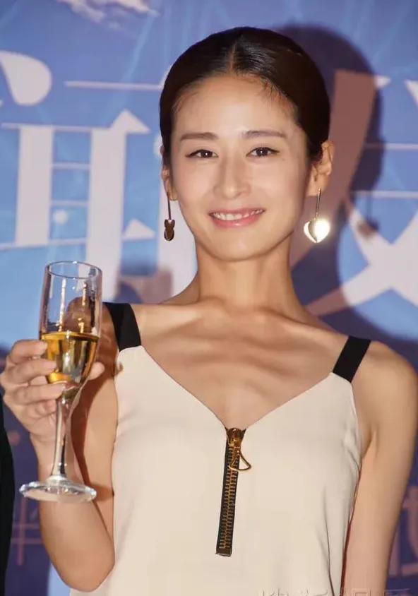 "要么瘦要么死"的娱乐圈:有人瘦成皮包骨,有人身材匀称被骂惨