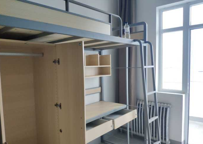 河南某高校试行“男女混住”，另类想法引热议，家长质疑安全性