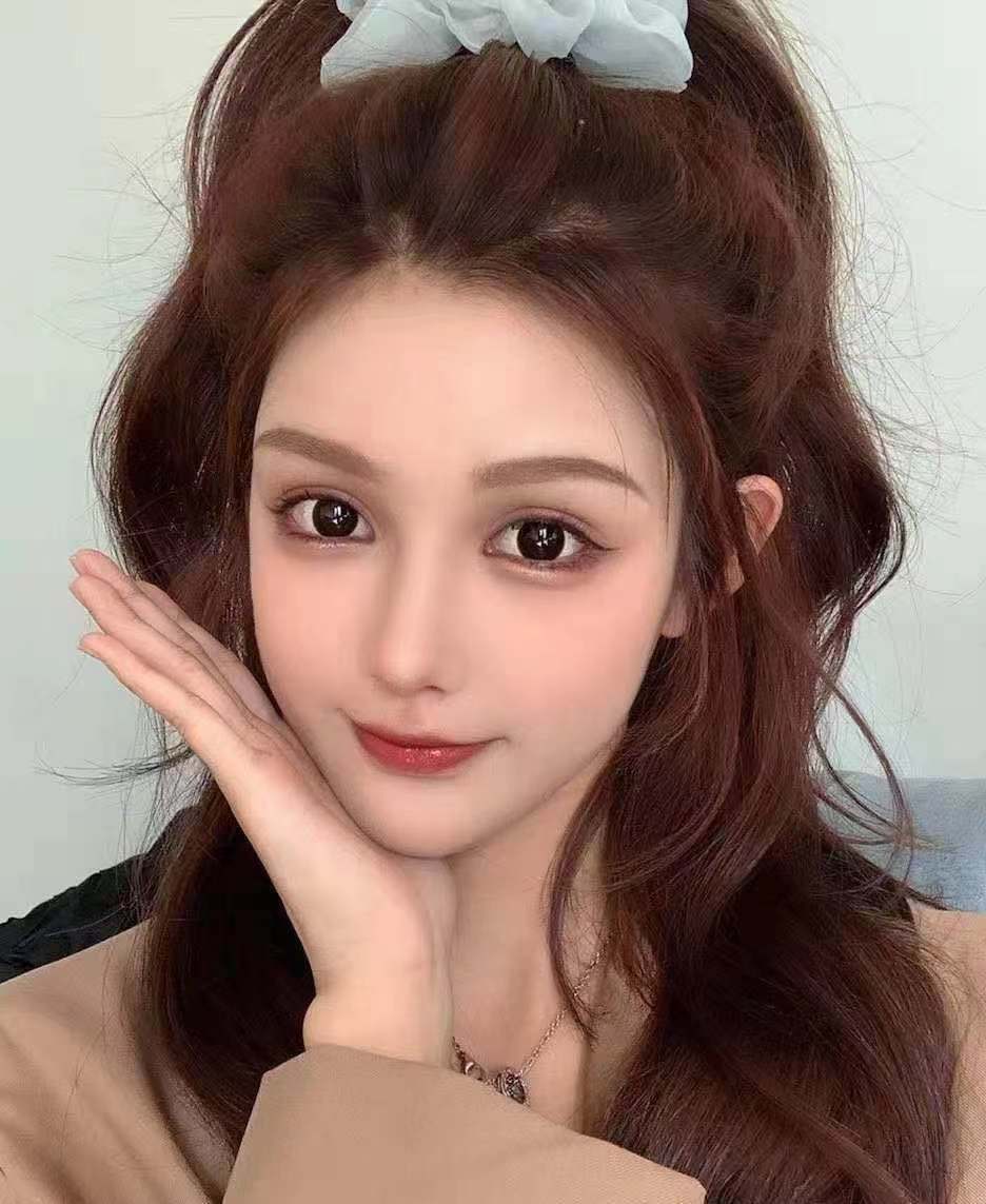 唇形多种多样,嘟嘟唇丰满,m唇冷艳,但这种唇形却很显老