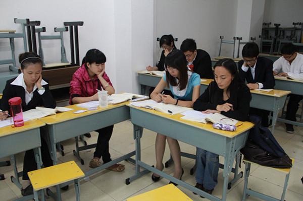 几万元的“公务员”培训，没有走后门，用什么套路让考生“上岸”