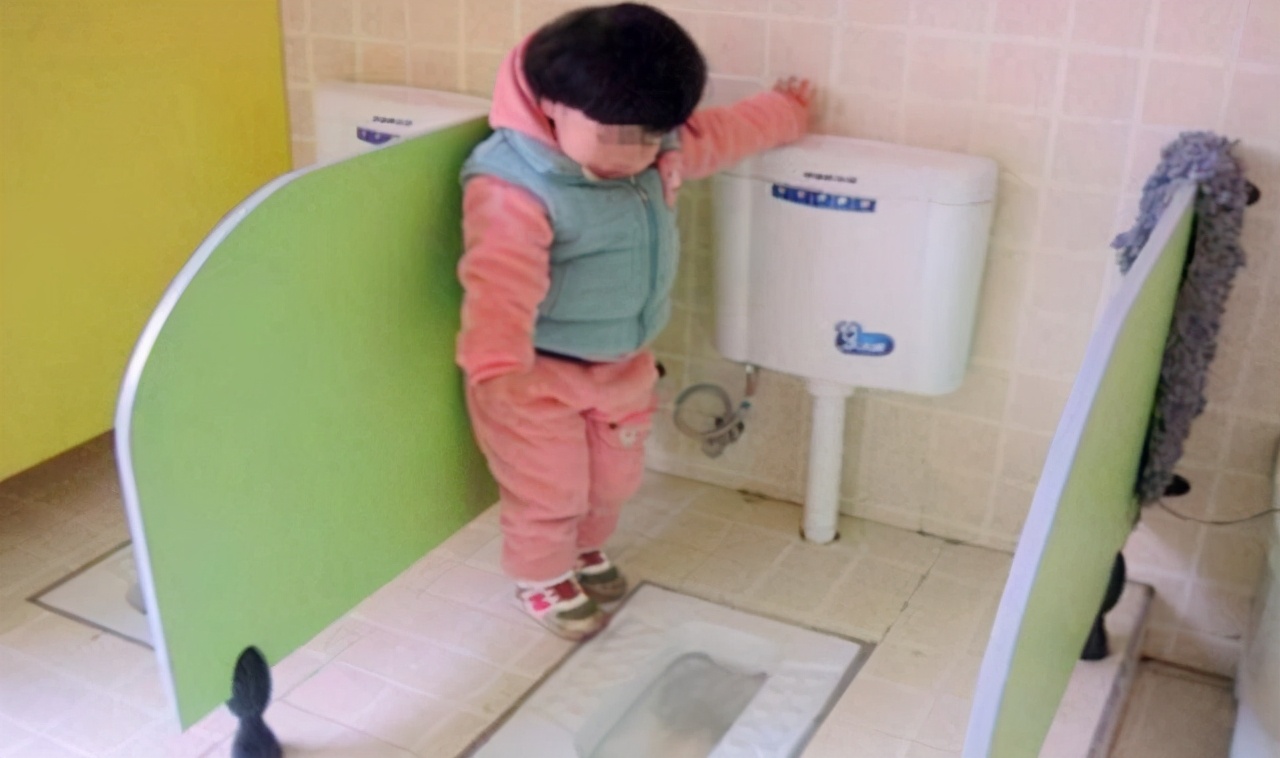 因学校厕所太臭，兄妹图文并茂上书校长，网友：文案比我还厉害