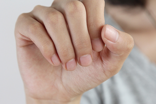 指甲有竖纹是身体的什么信号，吃什么药能治疗？