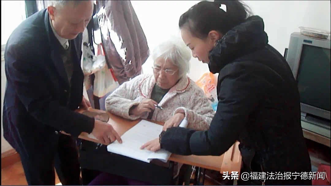 她为何被群众誉为“微笑姐姐”？这些故事你听一听