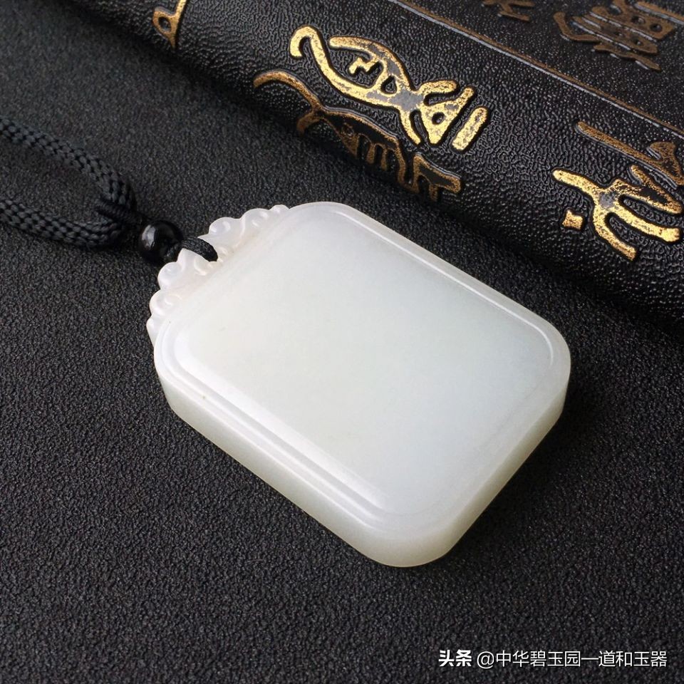 男人戴貔貅玉的好还是金的好_达一风水网