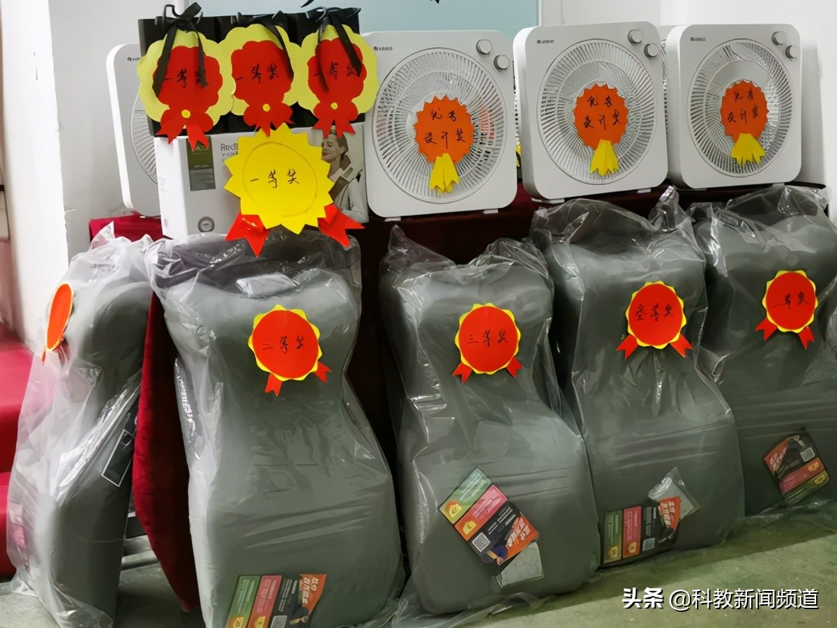 妙笔心裁展风采，不忘初心沃新花___合肥腾飞学校举办第一届板书设计大赛