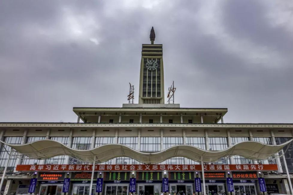 坐享5A级景区，坐拥3条专属地铁线，湖南这所高校获《人民日报》认证！