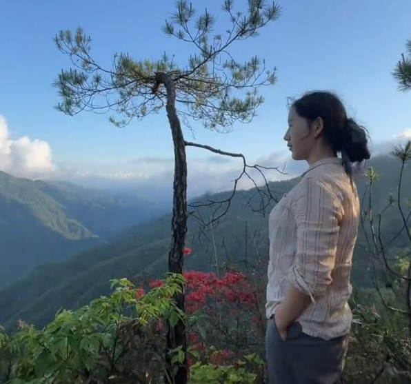 凭自己努力走红的8位女网红，一个比一个拼，有人因一条裙子爆火