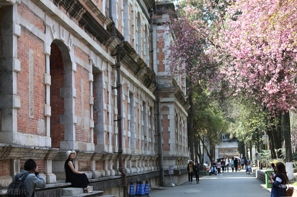 中国最美大学：隐匿在山坡上的古堡式校园VS偶像剧取景地