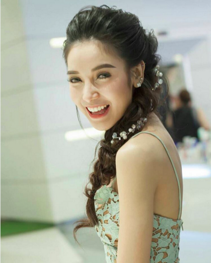 演这部剧女主角的演员pat现实中的人生故事更是绝了,泰剧编剧都不敢