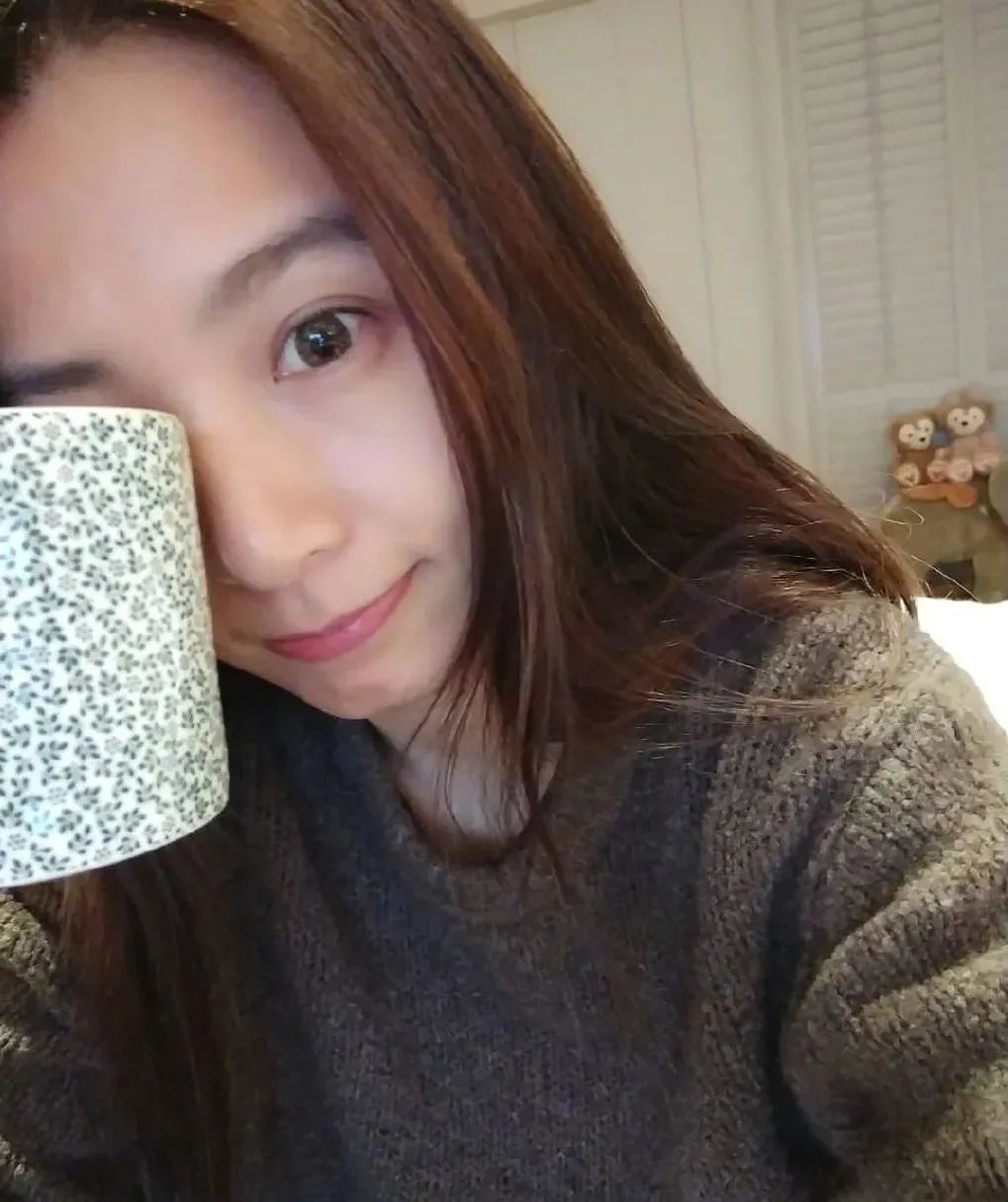 38岁Hebe亿元顶楼豪宅曝光，413㎡一个人住，太爽