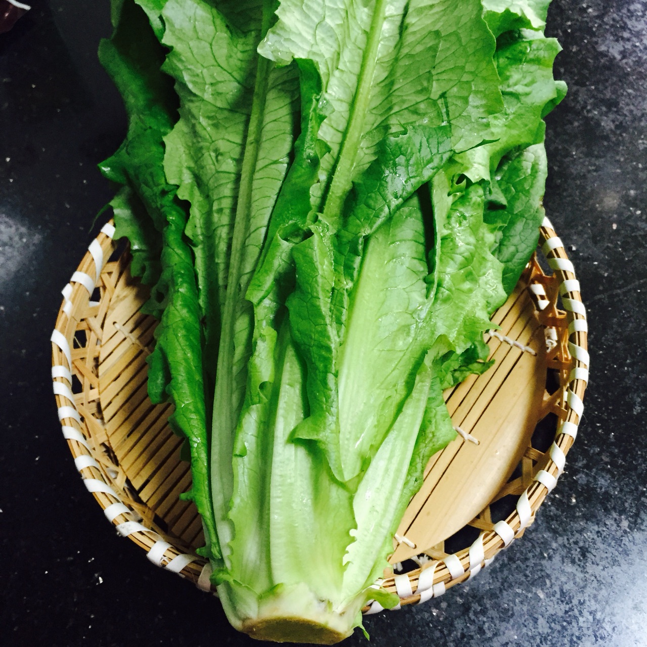 油麦菜怎么炒好吃又简单（家常清炒油麦菜经济实惠又好吃）