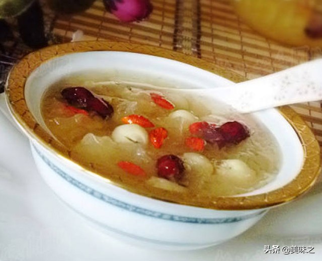 银耳糖水的做法大全（揭秘银耳糖水浓稠香甜的秘诀）