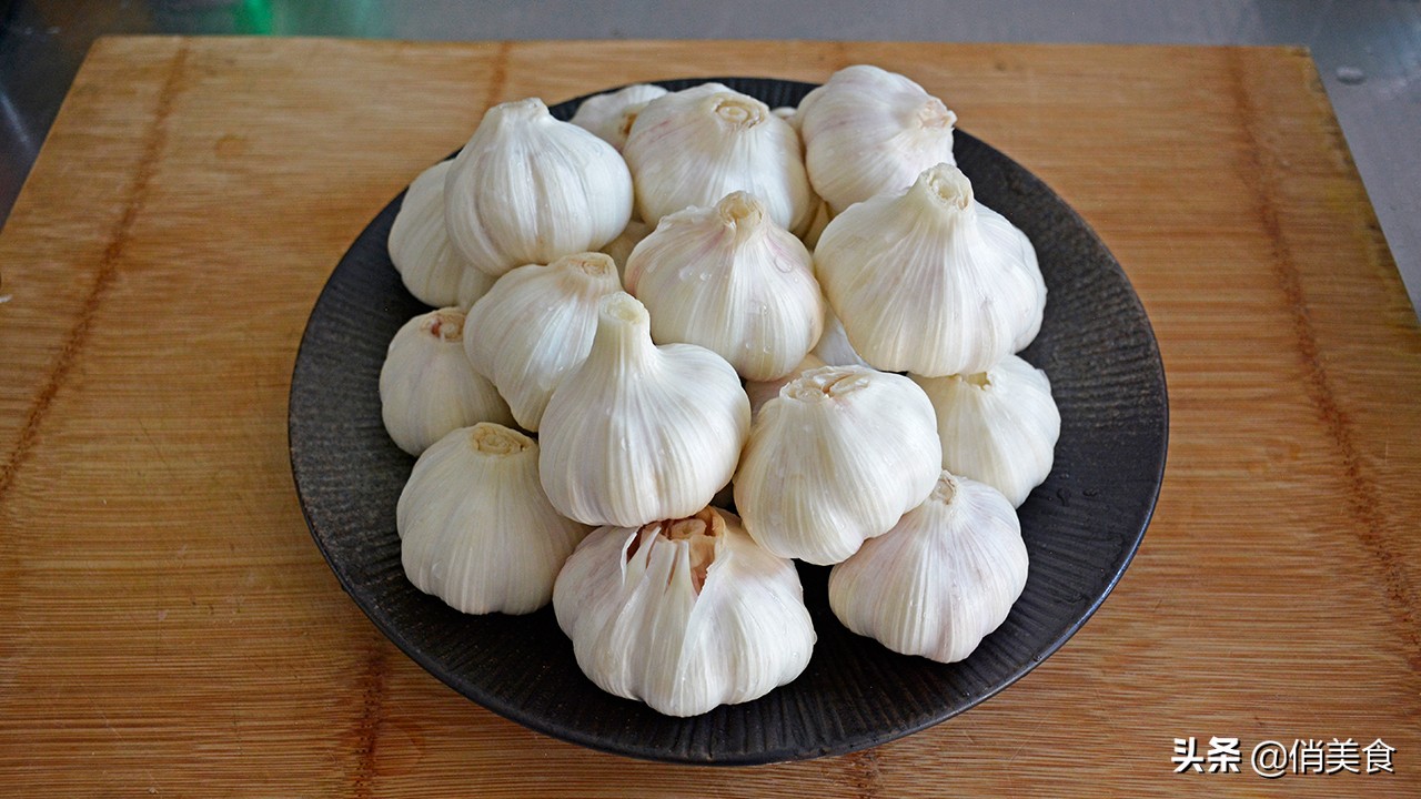 糖醋大蒜头怎么腌制方法（正宗糖醋蒜的腌制方法又脆又甜）