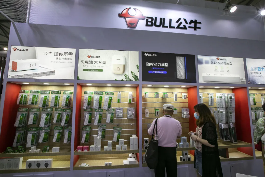 公牛背后浙江兄弟,卖插座赚了970亿