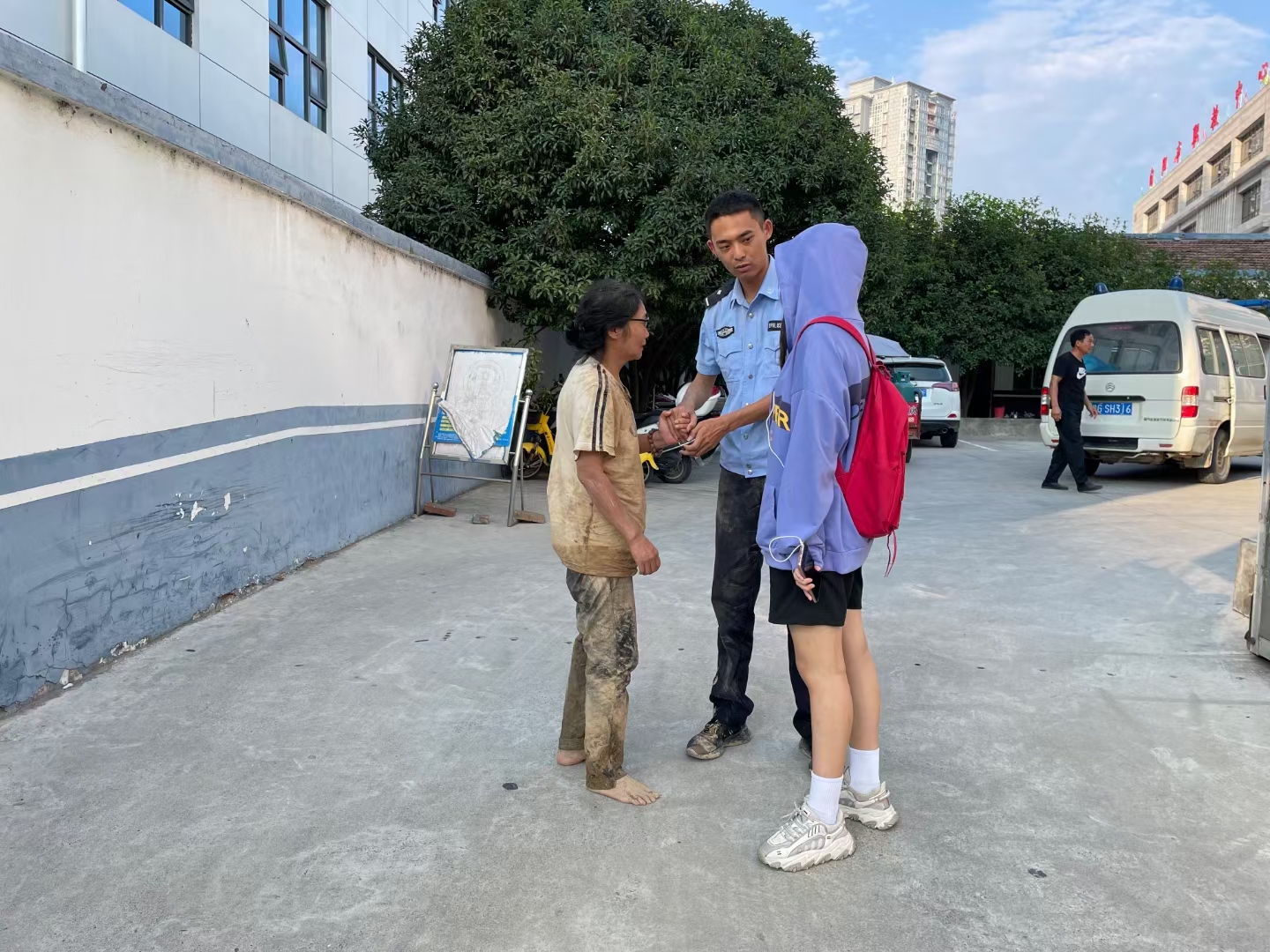 据了解,张少东是旬阳市公安局交警大队小河中队民警,2020年8月刚加入