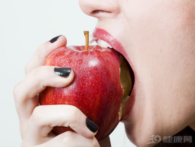 **每天吃苹果的十大健康益处：坚持每日一苹果的养生功效**