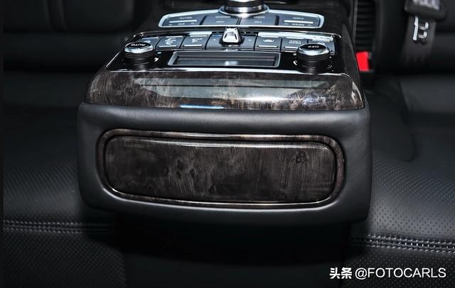 售价70万勇气过人，起亚K9 3.8L V6实拍，玩高配置却吃力不讨好