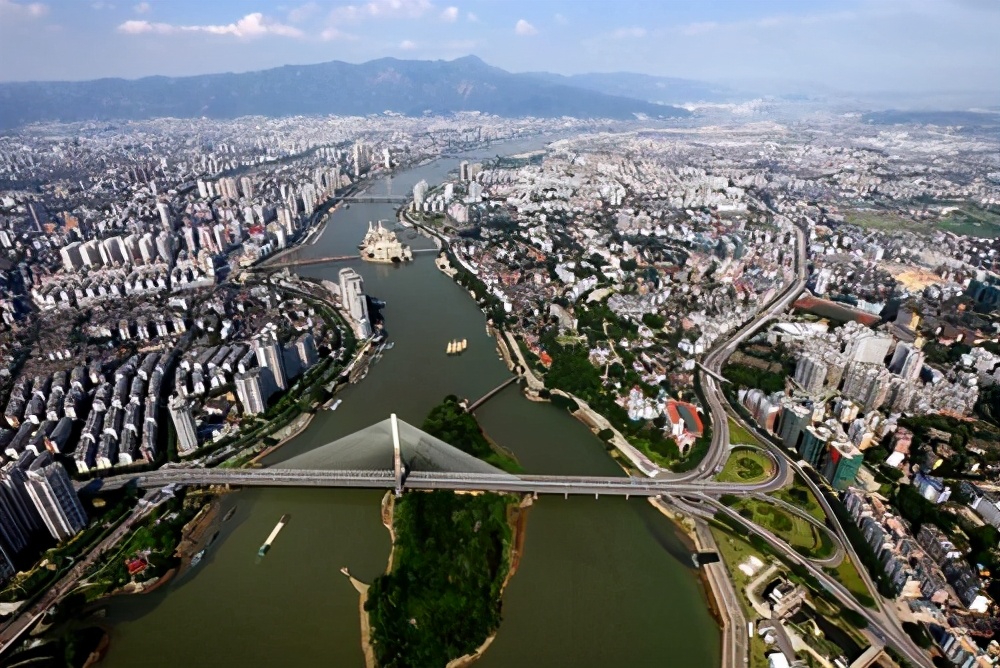 2021中国百强城市榜单公布，福州市排在第20位，厦门市排在第24位