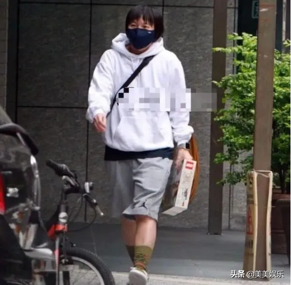 瞞不住了？一起逛夜市秘密同居，阿信和助理的戀情曝光了？