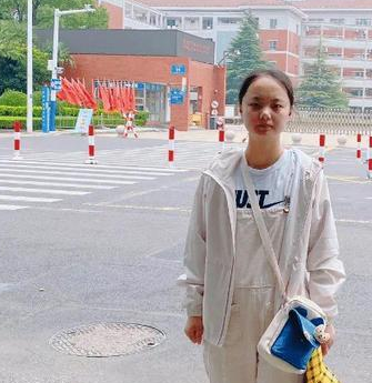 还记得江苏文科状元白湘菱吗？获港大百万奖学金，计划到国外深造