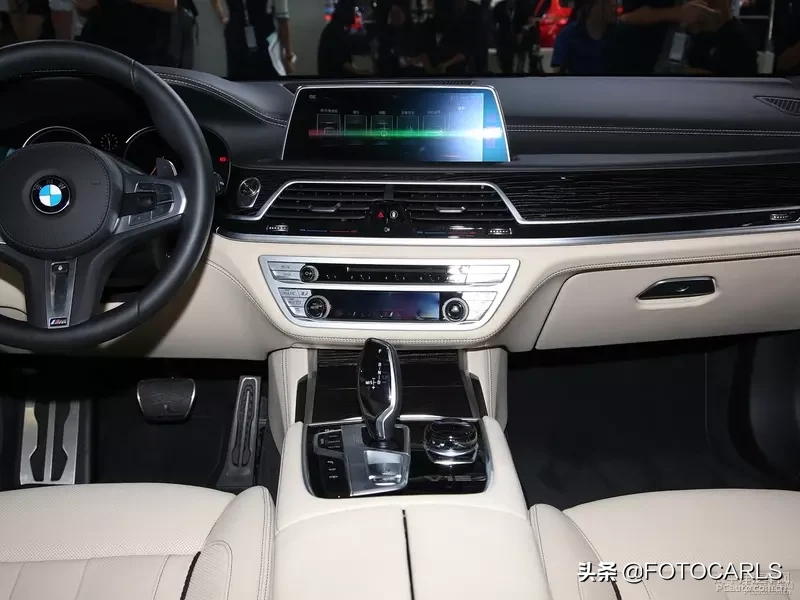 宝马M760Li 6.6T V12实拍，炭黑极富磨砂质感，宝马史上最快加速