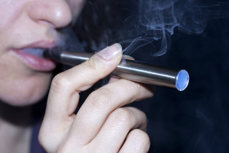 电子烟比传统香烟更健康？误导式宣传下，越来越多的年轻人上瘾了
