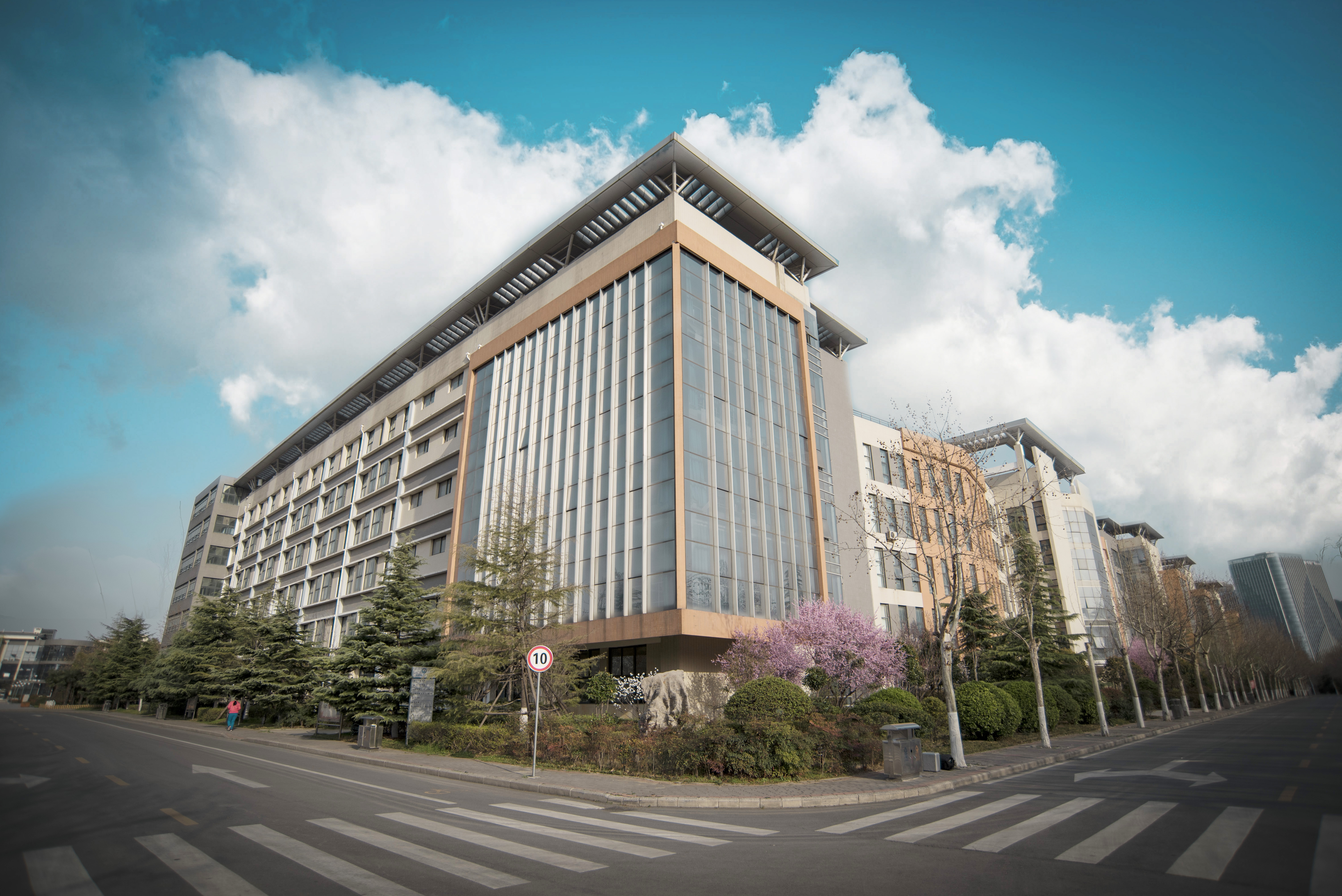 2021年成考院校今日推荐——河南经贸职业学院