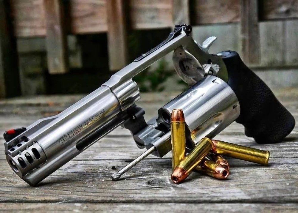 军事装备中的"艺术品"——左轮手枪