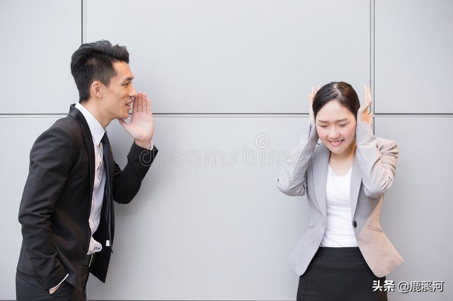 牙科女院长忽悠当天种牙当天啃排骨，患者当晚就把种植牙给啃掉