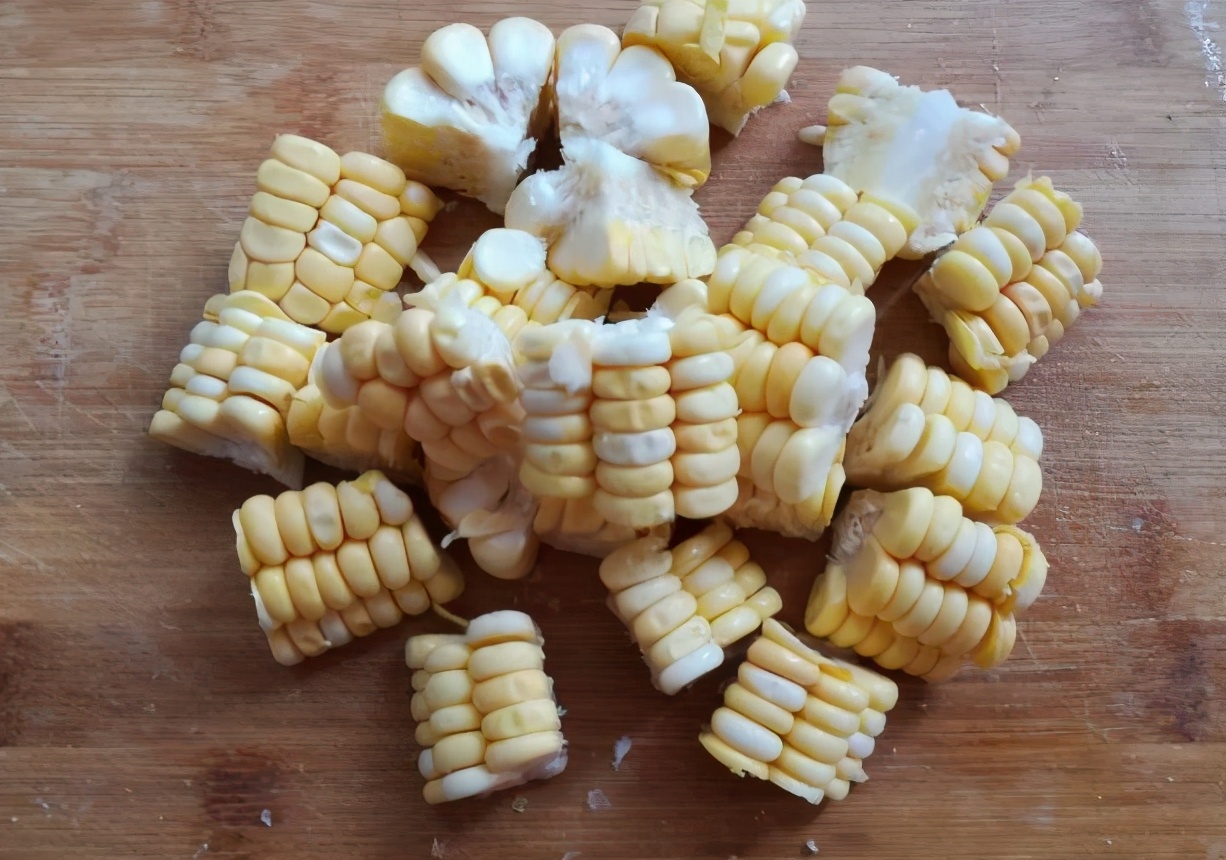 排骨汤怎么炖最好喝？记住4个小细节，汤鲜肉嫩，清爽不油腻