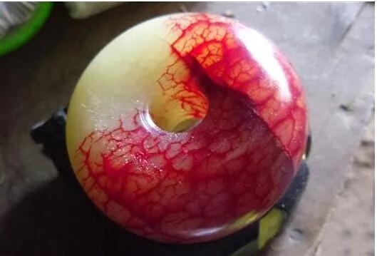 鲜血染的玉,你有见过吗?(岫玉对身体有危害吗) 第3张