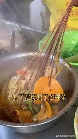 「大碗哥来啦」看看老外是怎么给兰州美食起名字的！直接笑趴了