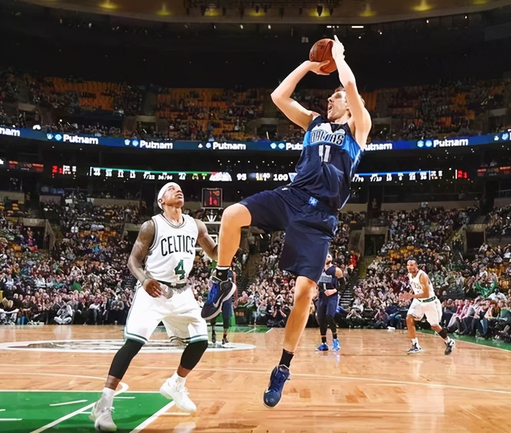 为什么nba球星都双脚起跳(6大濒临失传的绝技：韦德迷踪步难有人用好，邓肯打板已成绝学)