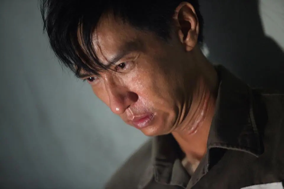 《大追捕》:"影帝"张家辉演技高光之作,一张脸诠释双面情感