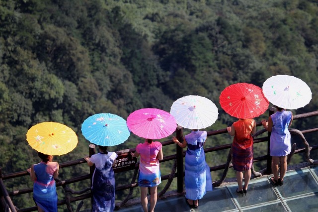 2022高考备考Ⅰ叙事哲理散文《电光火石的一瞬，我看见了它》赏读