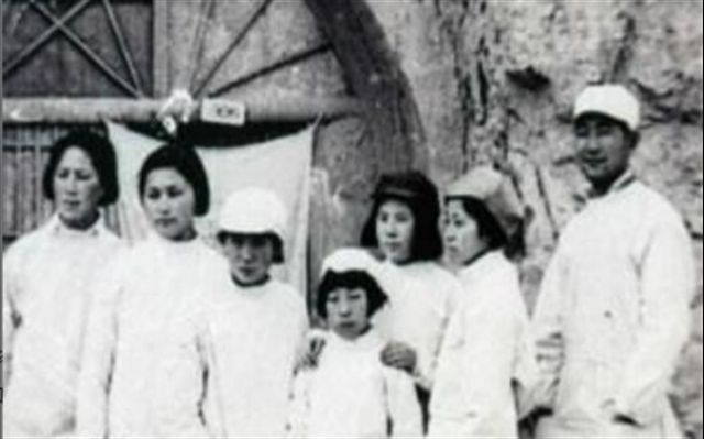 妇产科主任金茂岳为江青接生，毛主席叮嘱道：不需要对她特殊照顾