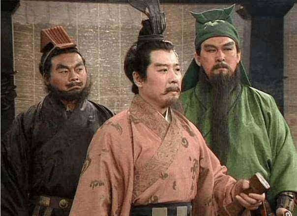 飞龙在天的曹操,与潜龙勿用的刘备