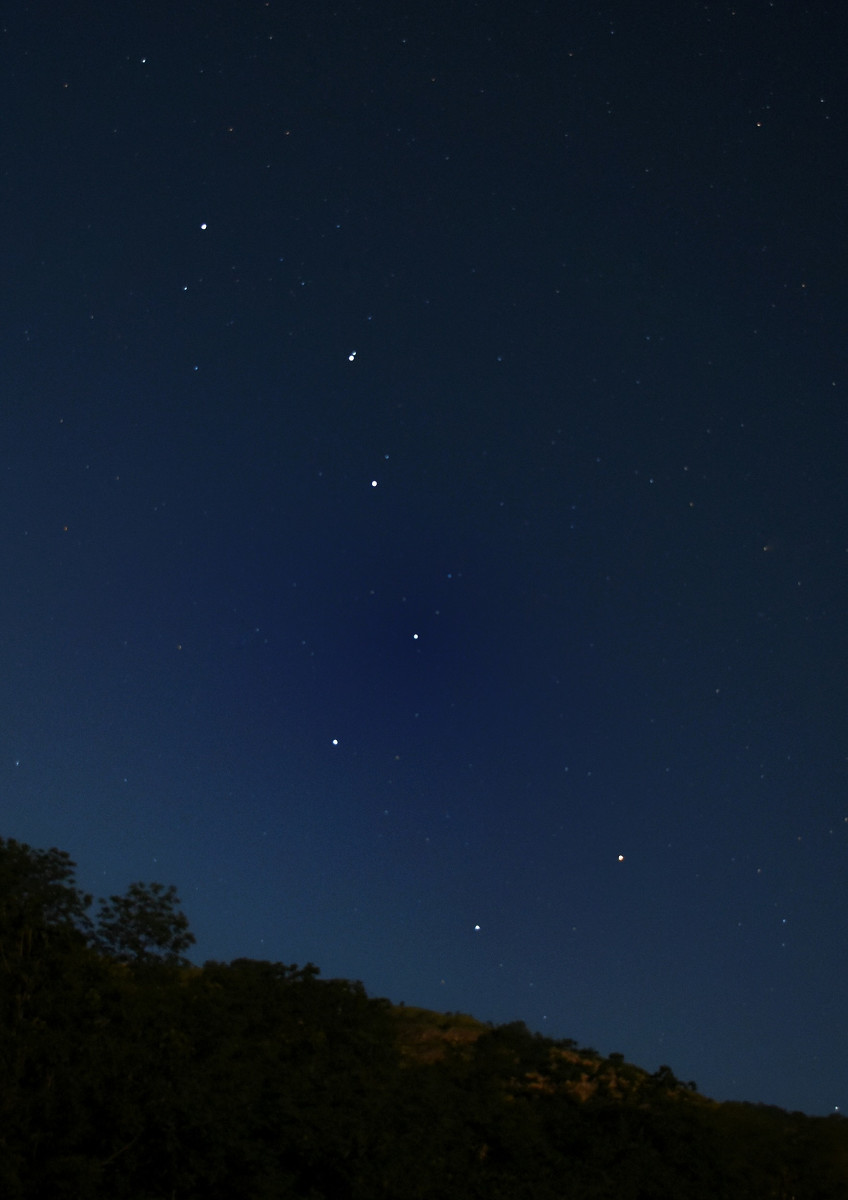 夏天的繁星，会串门的星星，会关灯的星星，会生气的星星，都有