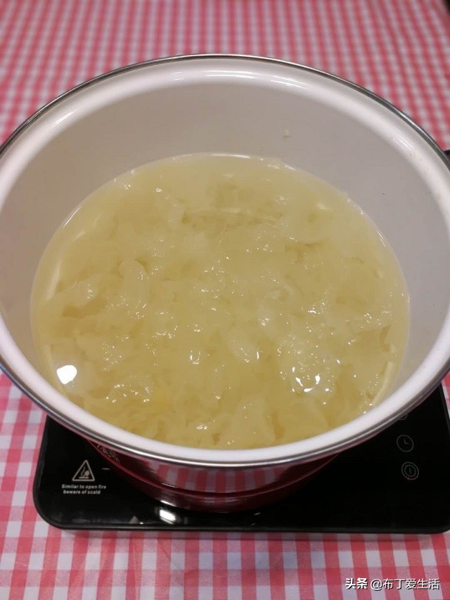 秋冬吃荸荠好处多，巧加4种食材煮一锅，绵稠香甜好喝，补水去燥